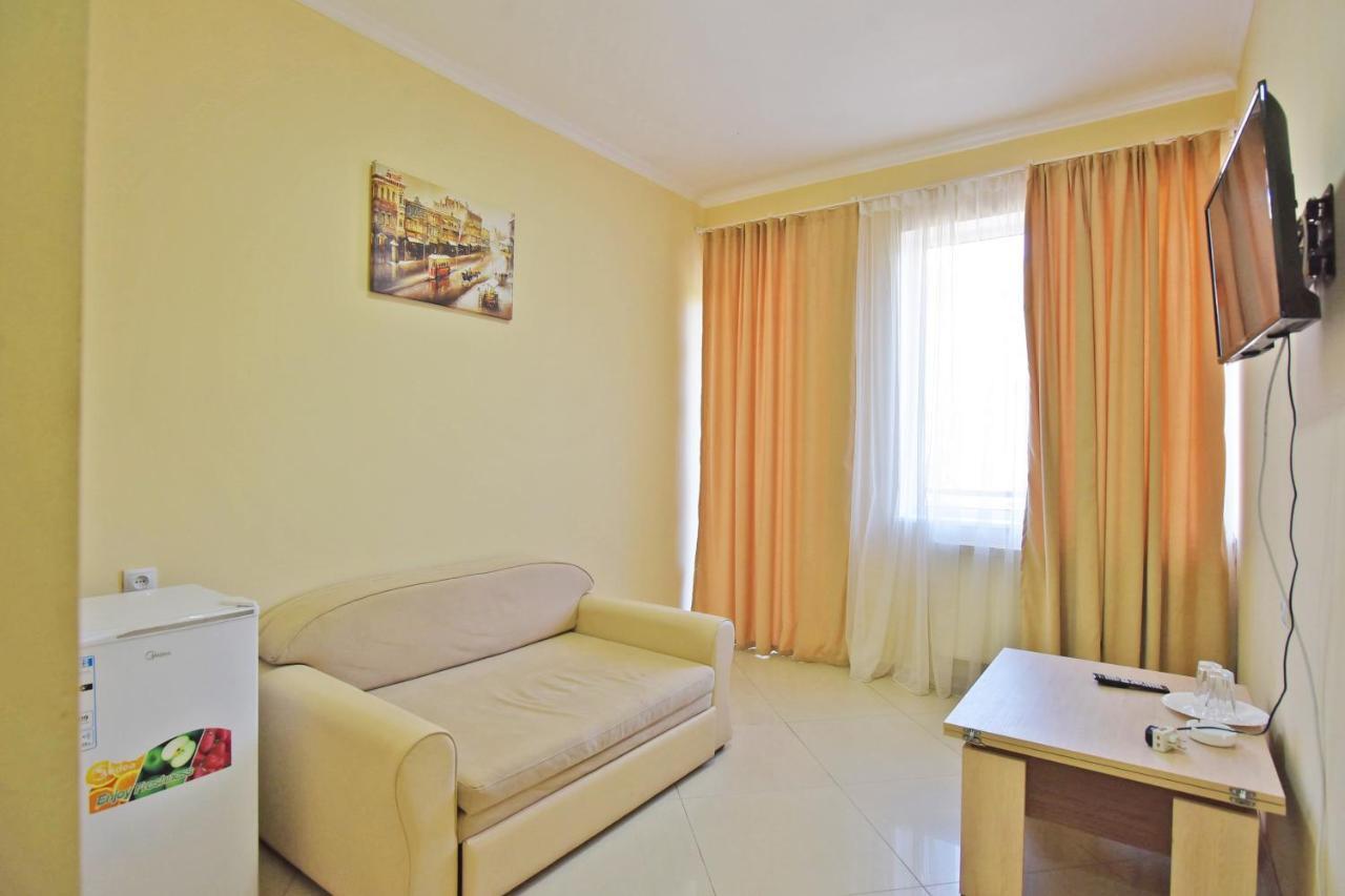 Hotel Vake Palace Tiflis Dış mekan fotoğraf