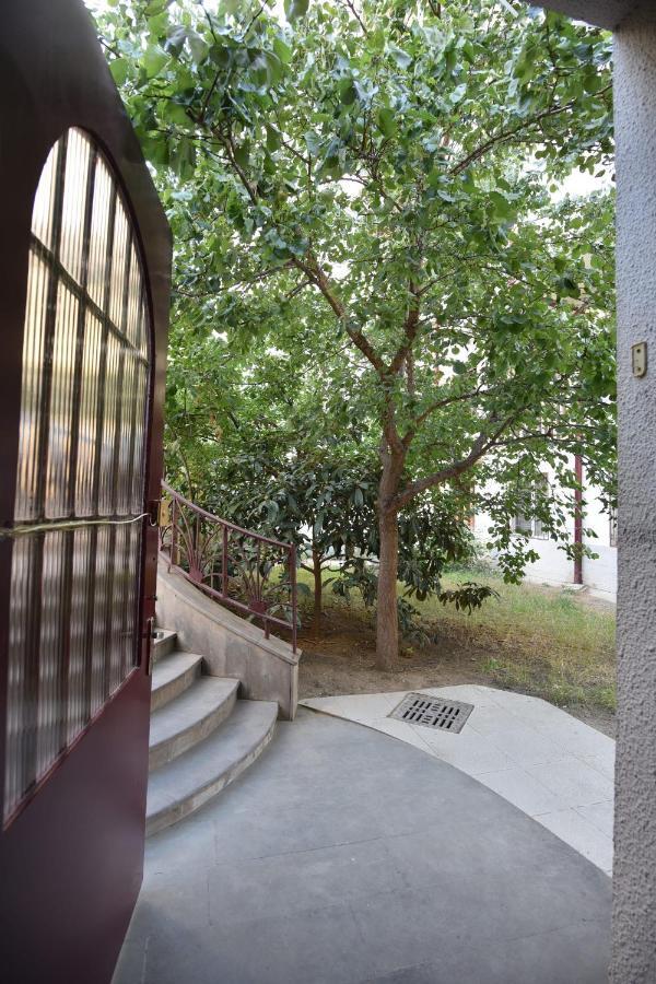 Hotel Vake Palace Tiflis Dış mekan fotoğraf